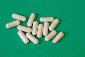 découvrez des alternatives non hormonales à la pilule contraceptive pour une contraception naturelle et respectueuse de votre corps.